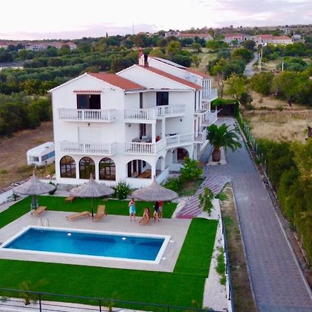 Apartmani Viktorija Vrana  Ngoại thất bức ảnh