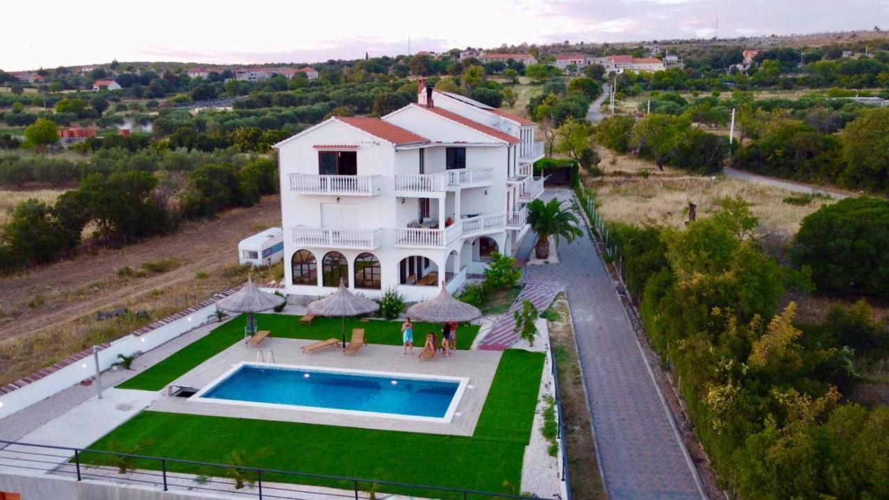 Apartmani Viktorija Vrana  Ngoại thất bức ảnh