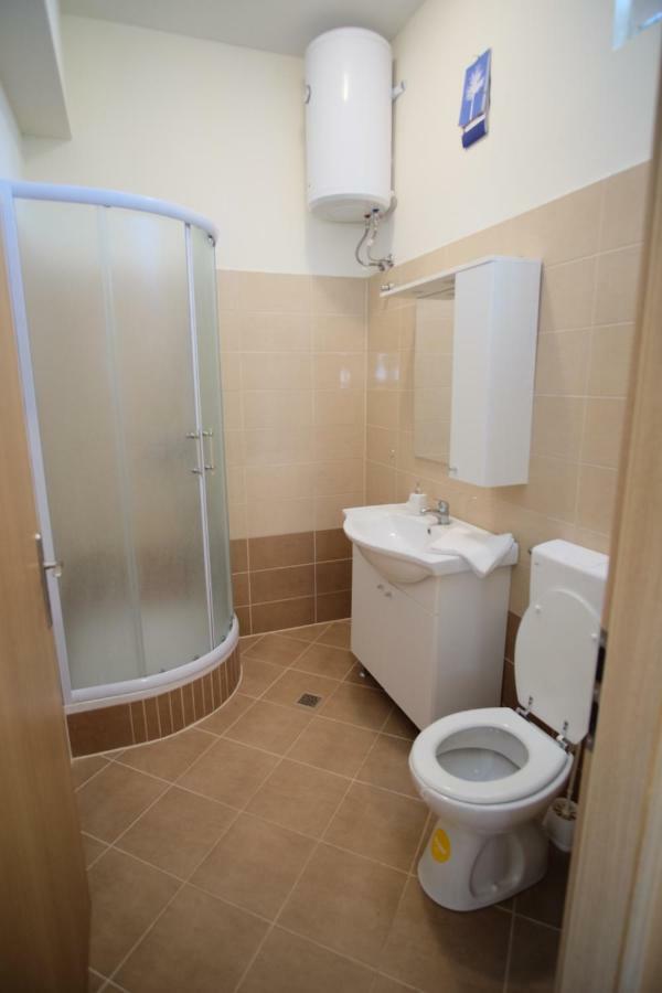 Apartmani Viktorija Vrana  Ngoại thất bức ảnh