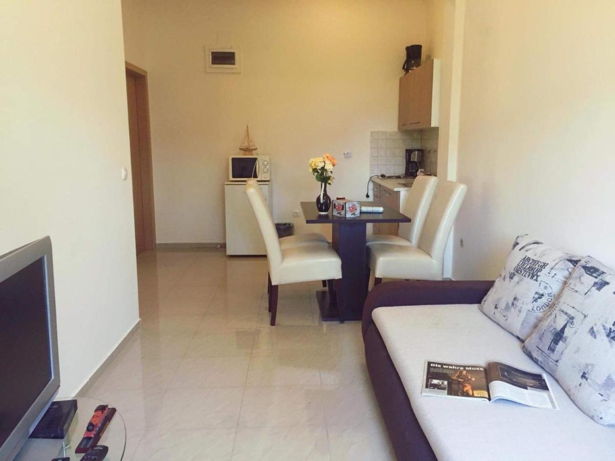 Apartmani Viktorija Vrana  Ngoại thất bức ảnh